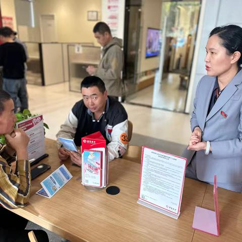 招商银行淄博周村支行走进周村古商城大街进行反诈宣传