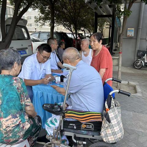 渭滨街社区开展健康义诊及手足口病预防宣传活动