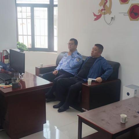 九旬老人将家“囤”成垃圾场！ 渭滨街社区爱心接力三天协助清理