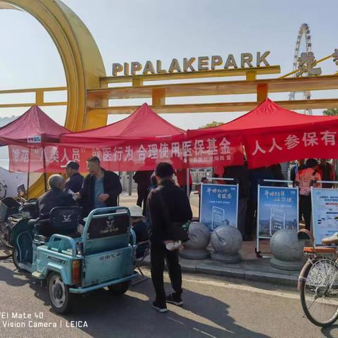 余干县医疗保障局开展九九重阳医保政策宣传活动