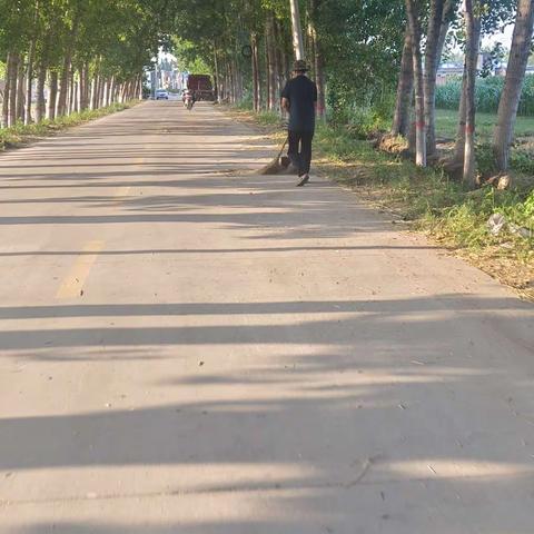 开展人居环境卫生，助力乡村振兴