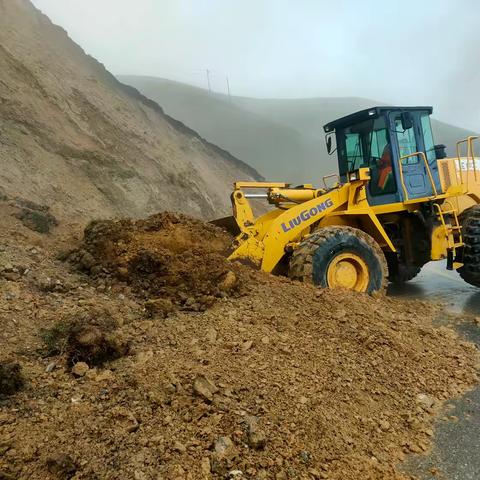 湟源公路总段迅速清理塌方 保障群众平安出行