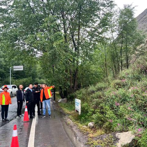 湟源公路总段及时清除塌方落石