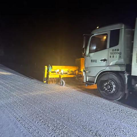 清雪除冰保畅通，温暖春运回家路——湟源公路总段积极开展清雪保通工作