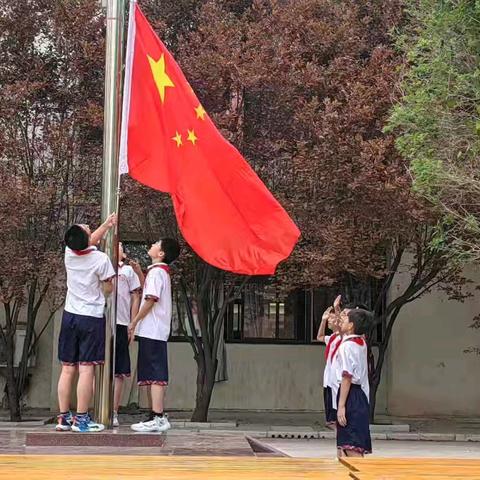 童心沐党恩 红色润童心——郾城区第二实验小学五三班升旗仪式纪实