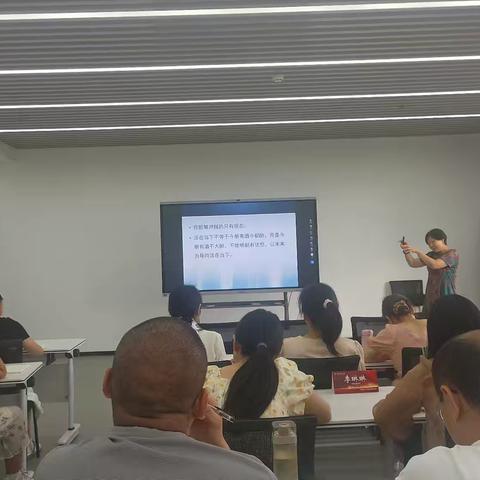 班级管理润无声 心理教学筑梦成