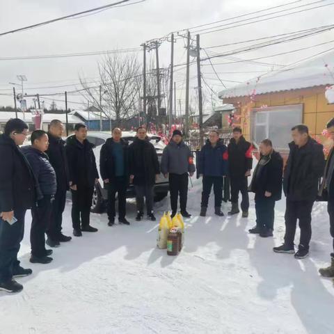 新春送暖慰坚守 青山有情护林人——向阳川林场领导班子深入一线开展春节慰问