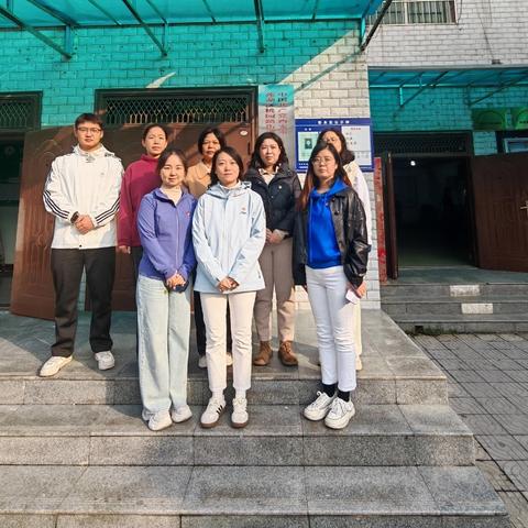 邓家村小学党支部组织全体党员赴社区报到