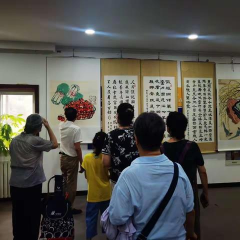 甘家口街道举办“翰墨丹青润初心——迎七一”书画作品展