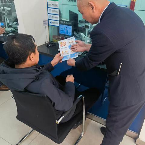 建行同泉路支行积极开展“新春消保走基层，千家万户享安康”宣传活动