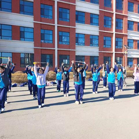 “少年正好 快乐徐来”卡伦中心小学大课间绳操展示活动纪实