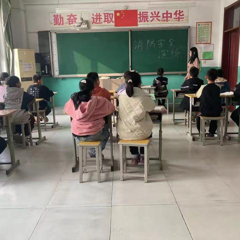 完民庄小学消防安全演练