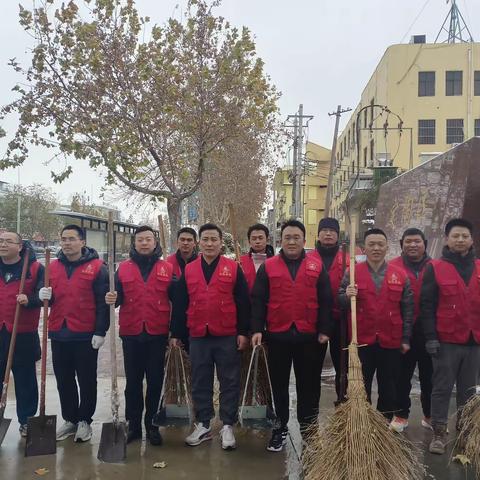 定陶区“山东老兵”志愿服务队、齐心聚力发扬部队作风，积极开展除雪志愿服务活动