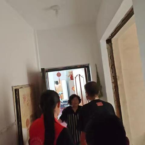 银龄帮扶· 紧急救助显担当 温情服务暖人心 —— 北虹桥社区联合物业携手救助摔倒老人