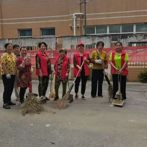 “清洁家园迎双节 文明创建我先行 ”