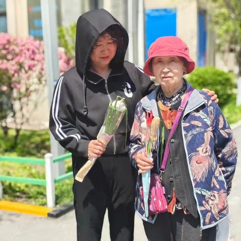 工农街道赫郡社区开展母亲节“厨房女神”蔬菜花束主题活动