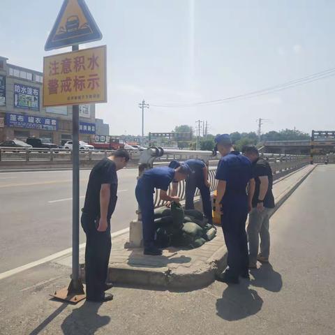 原点小型站联合高庄镇应急办深入辖区积水点和易滑坡部位进行联合检查