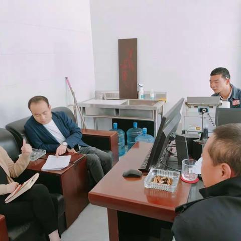 敢于在前冲锋，退役决不褪色。