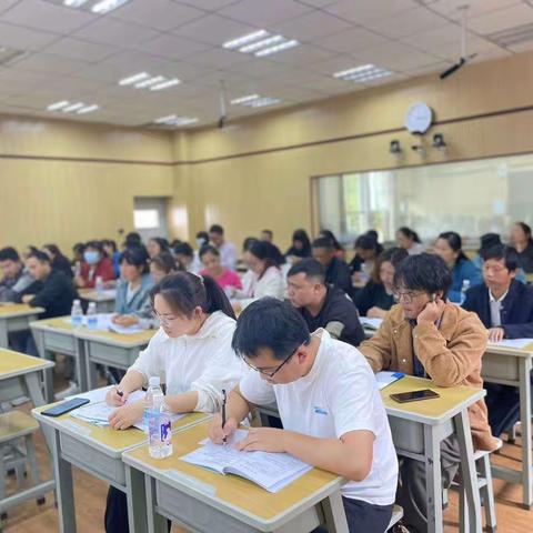 思维碰撞 共同进步——马关县城区小学道德与法治四月教研活动