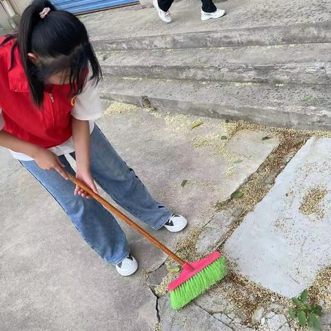 爱护环境，从身边做起一一一漯河市郾城区特殊教育学校打扫卫生纪实