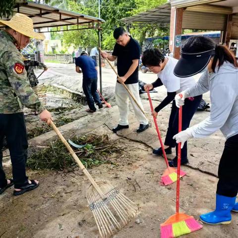 安罗村开展台风蝴蝶后人居环境卫生大扫除活动