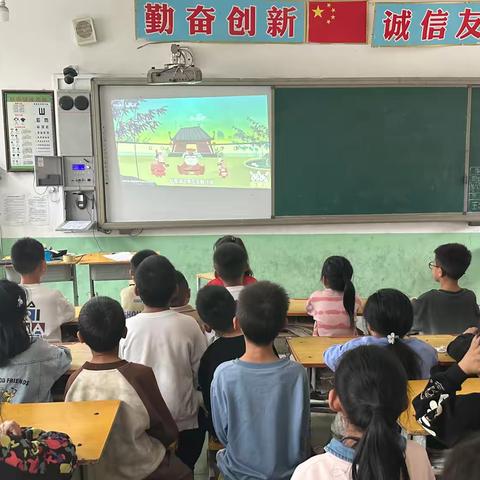 【孙店联合小学成语社团】学生观看成语视频，进行书写成语比赛