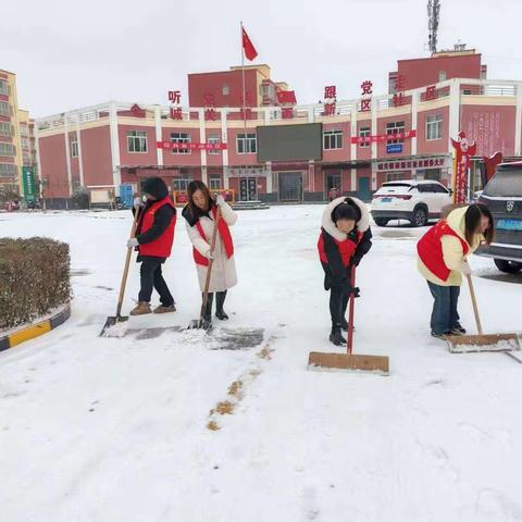 最美下雪天   最暖物业人   风雪无阻       用心守护