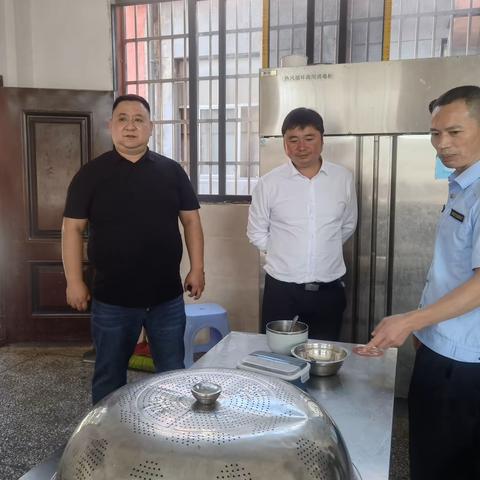 校园食品安全检查，筑牢食品安全防线——广信区皂头中学迎接食品安全检查工作