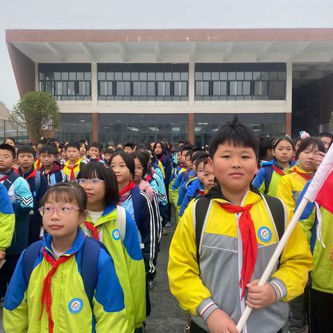 贵州省铜仁市第二十六小学五年级(4）班“地质科普·知行合一”九龙洞研学实践教育活动