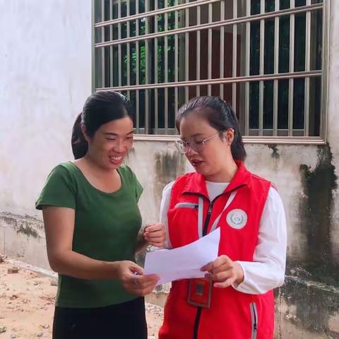 网格员开展禁止燃烧秸秆工作