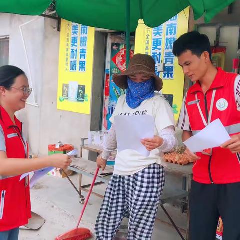 网格员开展信访条例宣传工作