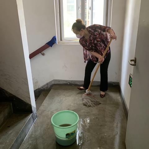 【武汉以我为荣  小行大爱】徐湾社区开展周末清洁家园爱国卫生活动