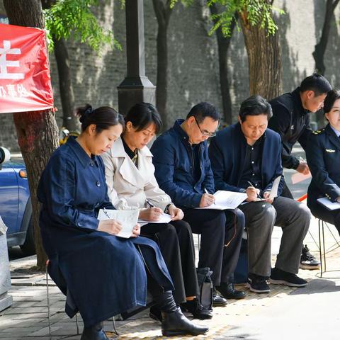 解•坊hui ‖ 区人大解放门街道工委开展人大代表“板凳会接待日”活动