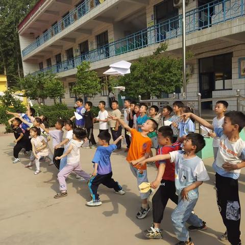 【快乐创造 放飞梦想】—钓鱼台小学纸飞机比赛活动