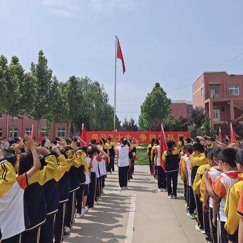 学习二十大，争做好队员——万粮张小学入队仪式