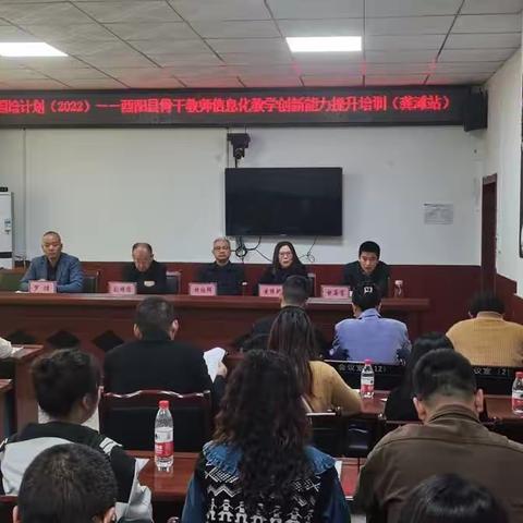 聚智励新以学促行      以学践行笃行致远