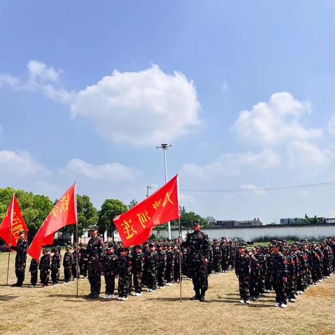 “英姿勃发小小兵  童心共筑中国梦”——栖霞区亚东城幼儿园军训体验活动