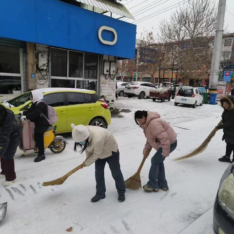 洪洞县统计局开展“情暖冬日，扫雪除冰”志愿服务活动