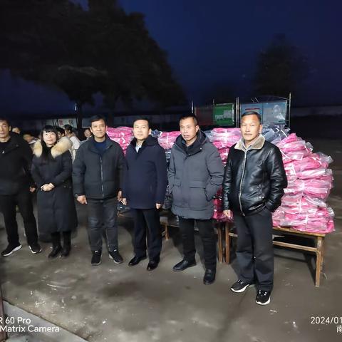 “爱心捐赠❤️温暖寒冬”——高庄村爱心人士苏党林心系教育，情系学子为高庄学校捐赠书包暖人心！