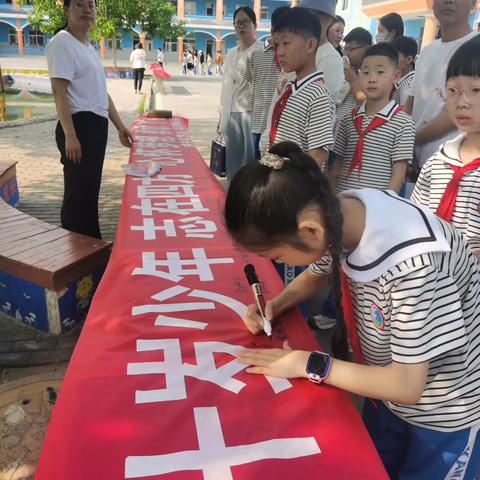 十岁少年成长礼：校园里的青春印记