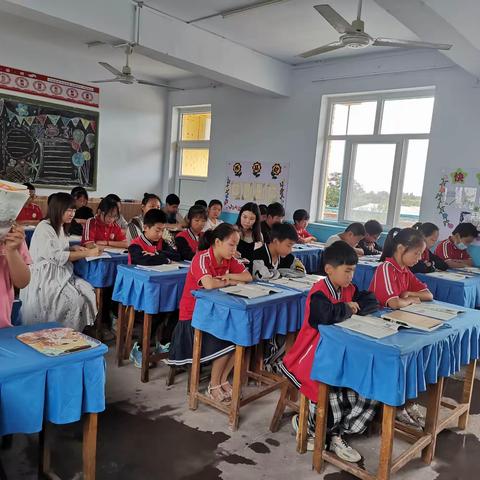 以研促教，共同成长——记石坡头完小听课周教研活动