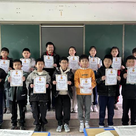 漳浦县大南坂学校颁发2023年“红领巾奖章”一星章