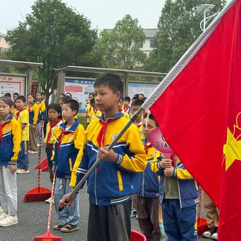 迎国庆 树新风——油田中心小学卫生大整治活动