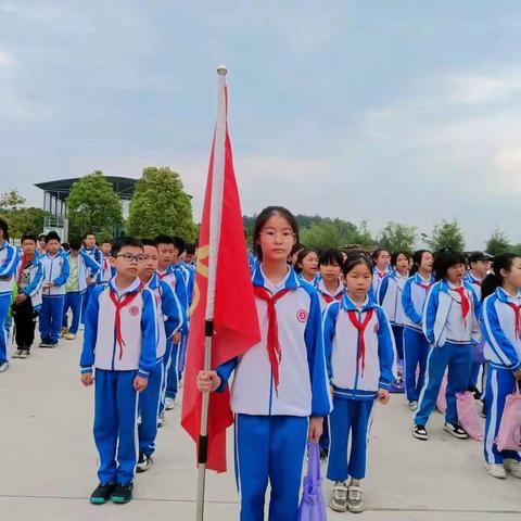 铜仁市第四小学六年级（9）班赴牛王城开展研学旅行“烹然心动秀厨艺.快乐生活我做煮”