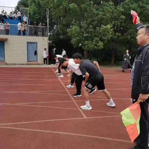 致敬运动会中“最可爱的人”---记运动会中默默付出的工作人员