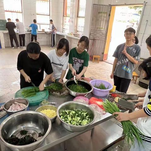 桂风壮韵浓，壮美三月三——山心镇第二初级中学三月三系列活动