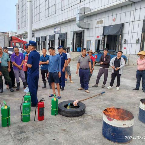 为提升消防应急能力 中心渔港举办消防应急演练