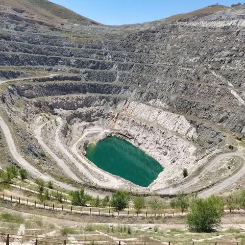 永远跟党走  奋进新征程