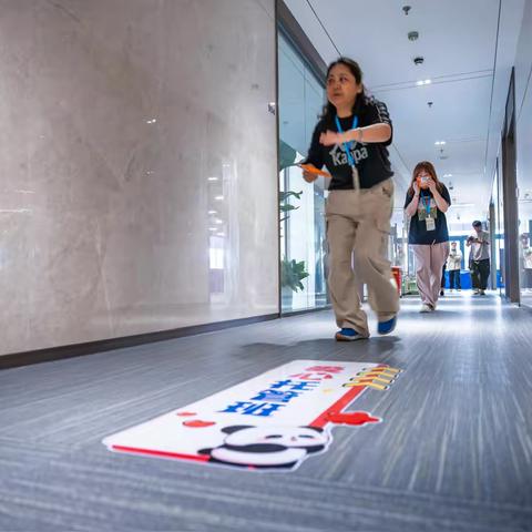 “银发”守护，“托”起孩子们的精彩暑假