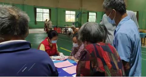 【云医心向党，“卫”民守健康】先锋党员在行动 —— 积极开展免费老年人体检工作